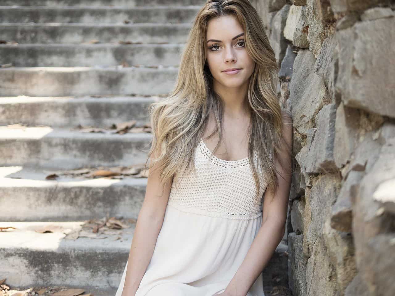 נמאס לך שאומרים לך שאת נראית עייפה? 3 דרכי טיפול לשקעים מתחת לעיניים