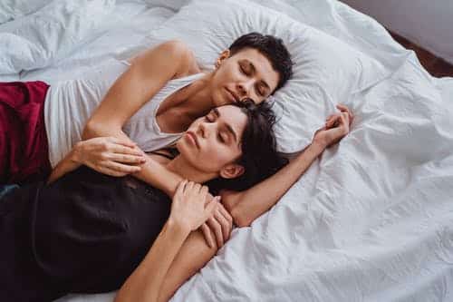 6 שיטות למניעות נחירות ושינה טובה יותר